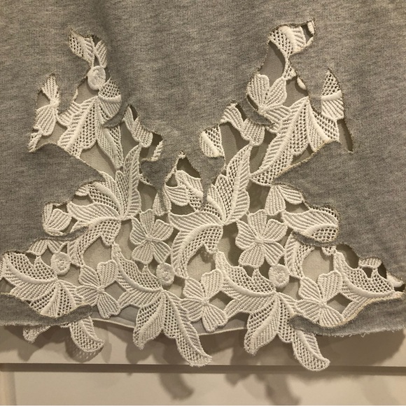 Zara Collection W & B. Grey mini skirt with white flower embroidery. Size S. - Picture 7 of 7